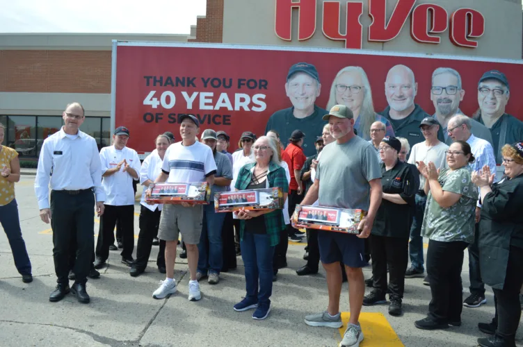 'Helpful smiles' honored by Hy-Vee